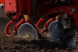 Disc coulters tilling soil